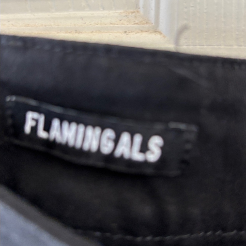 Flamingals wide leg cropped Button-Up Pants. NWT - Picture 3 of 6